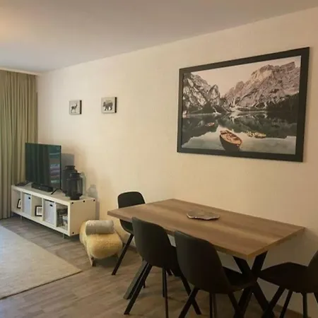 Grand Au Centre De *